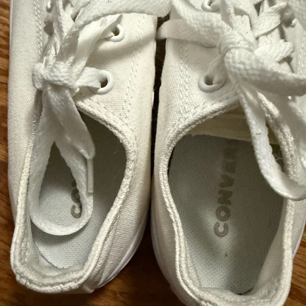 Converse Low Top Canvas Youth Size 2